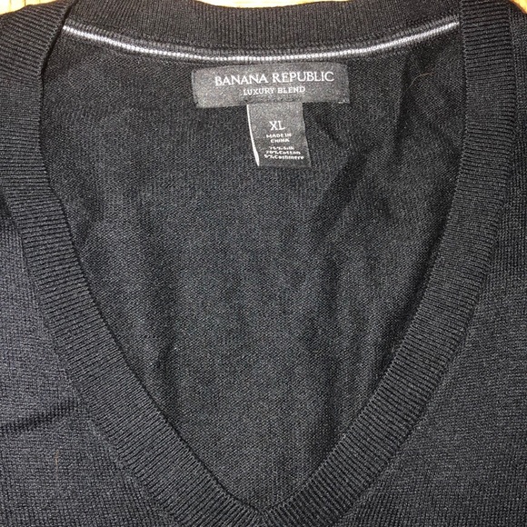 (2) Banana Republic V-neck sweaters - Picture 3 of 5